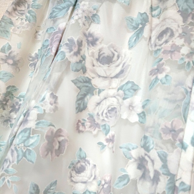 L'EST ROSE(レストローズ)の専用 レストローズ 上品清楚なオーガンジー花柄スカート Mサイズ レディースのスカート(ひざ丈スカート)の商品写真