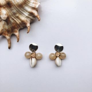 C様専用 Gold Flower Shell ゴールドフラワーシェル(ピアス)