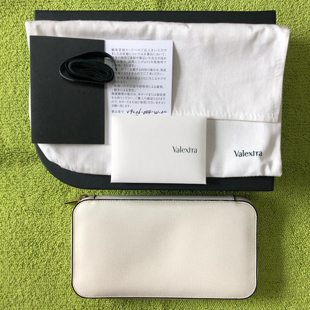 最高級のスーパー - Valextra ヴァレクストラ 【未使用】直営店 長財布 財布 ラウンドジップ 財布