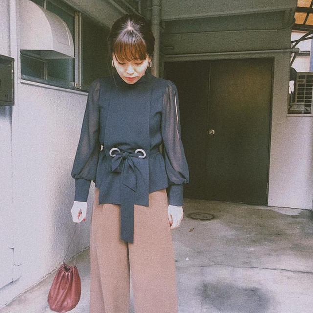 Ameri VINTAGE(アメリヴィンテージ)のAMERI APRON LADY BLOUSE レディースのトップス(シャツ/ブラウス(長袖/七分))の商品写真