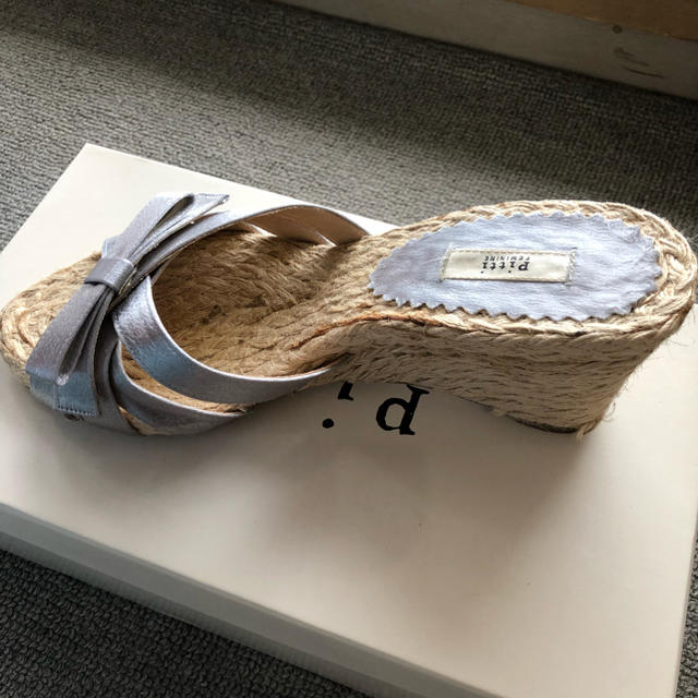 Pitti(ピッティ)のかぼりん様専用ピッティのシルバーのミュール レディースの靴/シューズ(ミュール)の商品写真