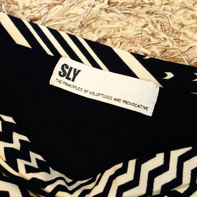 SLY(スライ)のSLY幾何学模様タイトスカート レディースのスカート(ミニスカート)の商品写真