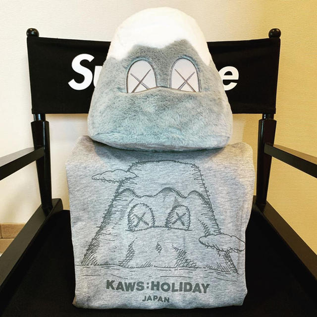 Supreme(シュプリーム)のKAWS HOLIDAY JAPAN 富士山 8インチ ぬいぐるみ エンタメ/ホビーのおもちゃ/ぬいぐるみ(ぬいぐるみ)の商品写真