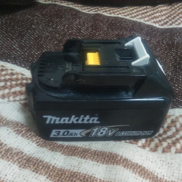 Makita - マキタ バッテリー3.0Ah 18V(最終値下げ)！の通販 by みー's shop｜マキタならラクマ