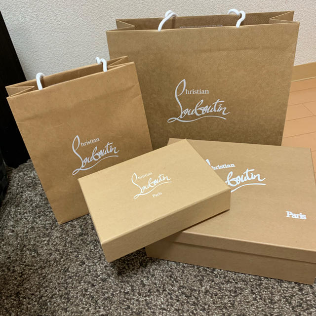Christian Louboutin(クリスチャンルブタン)のロレン様専用 Louboutin箱&ショッパー レディースのバッグ(ショップ袋)の商品写真