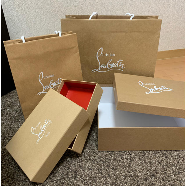 Christian Louboutin(クリスチャンルブタン)のロレン様専用 Louboutin箱&ショッパー レディースのバッグ(ショップ袋)の商品写真