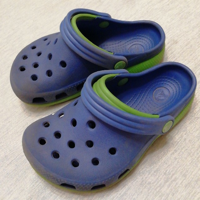 crocs(クロックス)のクロックス　キッズ　サンダル　C8/9 (15.5cm) キッズ/ベビー/マタニティのキッズ靴/シューズ(15cm~)(サンダル)の商品写真