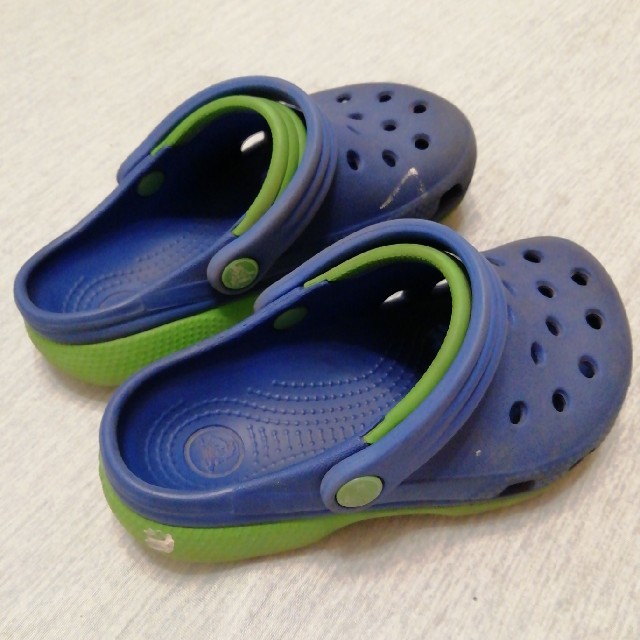 crocs(クロックス)のクロックス　キッズ　サンダル　C8/9 (15.5cm) キッズ/ベビー/マタニティのキッズ靴/シューズ(15cm~)(サンダル)の商品写真