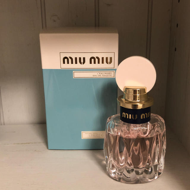 miumiu(ミュウミュウ)のmiumiu ローロゼオードトワレ 50ml 箱あり ミュウミュウ コスメ/美容の香水(香水(女性用))の商品写真