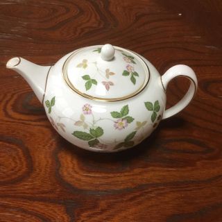 ウェッジウッド(WEDGWOOD)のウエッジウッドワイルドストロベリー（ティーポット）専用です‼️(食器)