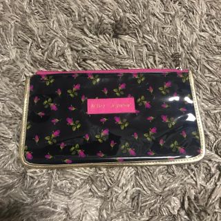 ベッツィジョンソン(BETSEY JOHNSON)の☆ポーチ☆ベッツィジョンソン 小花柄 ゴールド ブラック ピンク(ポーチ)