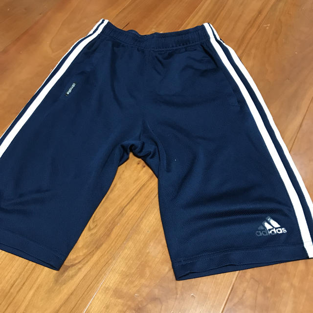 adidas(アディダス)のadidasハーフパンツ140㎝ キッズ/ベビー/マタニティのキッズ服男の子用(90cm~)(パンツ/スパッツ)の商品写真