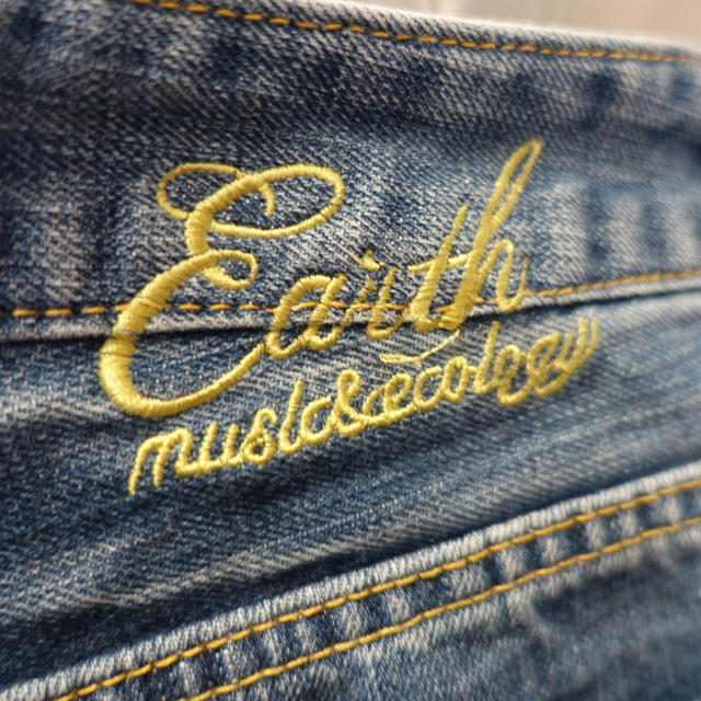 earth music & ecology(アースミュージックアンドエコロジー)のearthジーンズショートパンツLサイズ レディースのパンツ(ショートパンツ)の商品写真