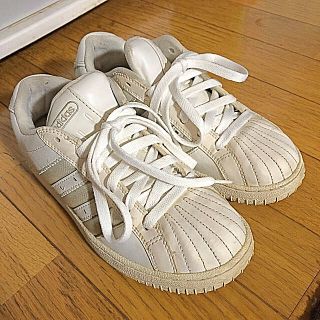 アディダス(adidas)のアディダス 白 スニーカー(スニーカー)