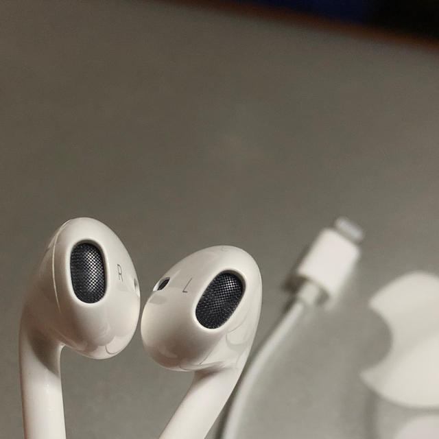Apple(アップル)のiPhone 純正 ライトニング イヤホン スマホ/家電/カメラのオーディオ機器(ヘッドフォン/イヤフォン)の商品写真