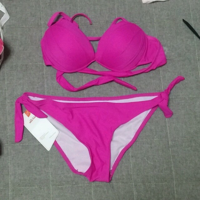 ピンクのビキニ レディースの水着/浴衣(水着)の商品写真