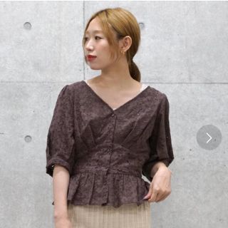 ダブルクローゼット(w closet)の【タグ付き新品】完売品✳︎パンチングレースウエスト切替ブラウス(シャツ/ブラウス(半袖/袖なし))