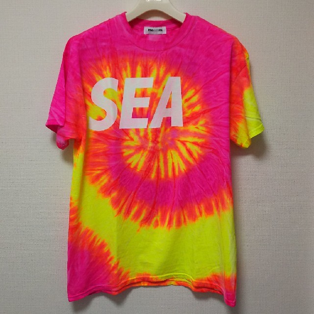 GDC(ジーディーシー)の【新品未使用】WIND AND SEA TIE-DYE Tシャツピンク サイズＬ メンズのトップス(Tシャツ/カットソー(半袖/袖なし))の商品写真