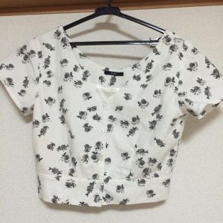 エモダ(EMODA)の花柄ショートトップス(Tシャツ(半袖/袖なし))