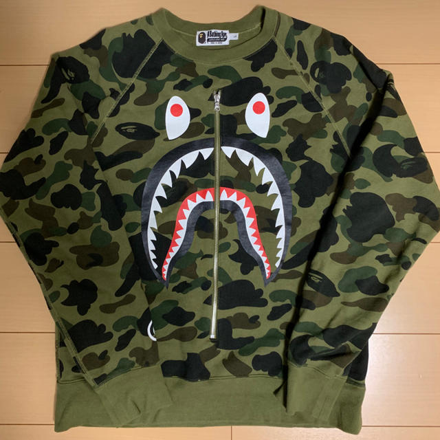 A BATHING APE(アベイシングエイプ)のA BATHING APE 1stカモ シャーククルーネック メンズのトップス(スウェット)の商品写真