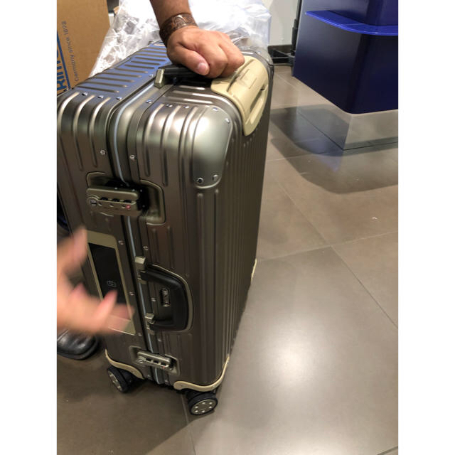 RIMOWA(リモワ)のだーやんさん 専用: RIMOWA Private jet MW L E-Tag メンズのバッグ(トラベルバッグ/スーツケース)の商品写真