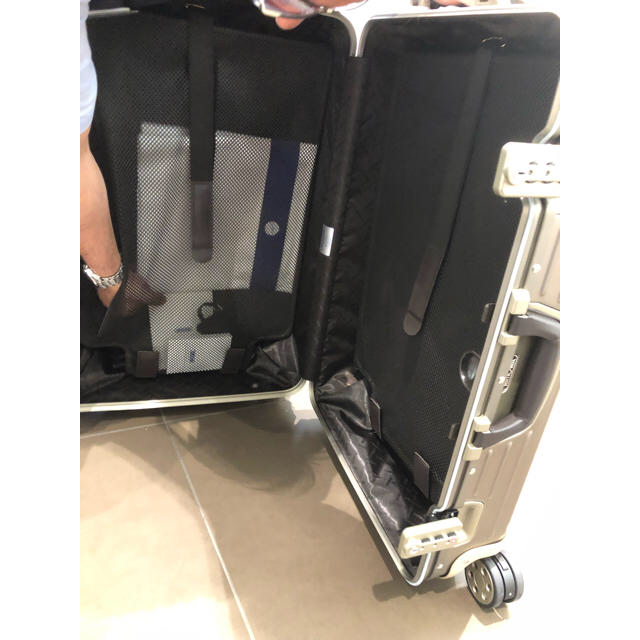 RIMOWA(リモワ)のだーやんさん 専用: RIMOWA Private jet MW L E-Tag メンズのバッグ(トラベルバッグ/スーツケース)の商品写真