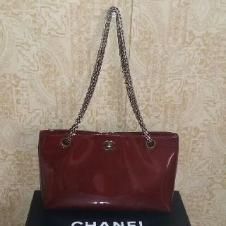 シャネル(CHANEL)のシャネル　エナメルバッグ　中古品(ハンドバッグ)