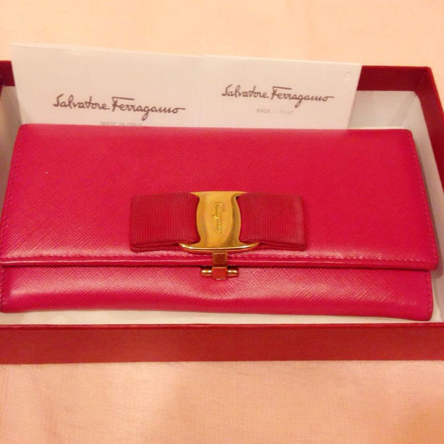 Ferragamo(フェラガモ)のFerragamo 正規品 超美品 レディースのファッション小物(財布)の商品写真