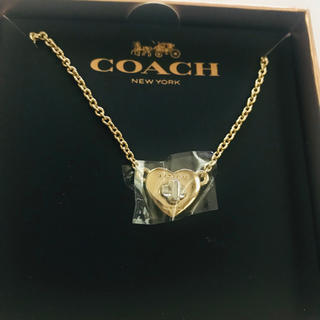 コーチ(COACH)のcoachネックレスゴールド ハート 鍵タイプ型 かわいい(ネックレス)