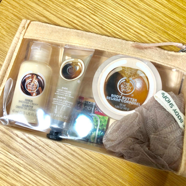 THE BODY SHOP(ザボディショップ)のTHEBODYSHOP シア ポーチセット☆新品 コスメ/美容のボディケア(ハンドクリーム)の商品写真