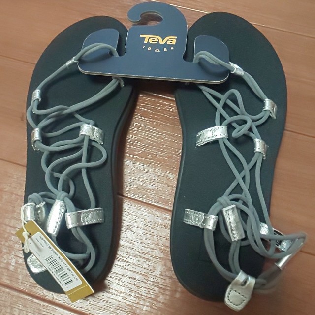 Teva(テバ)の
[新品タグつき] ボヤ インフィニティ メタリック 24cm         レディースの靴/シューズ(サンダル)の商品写真
