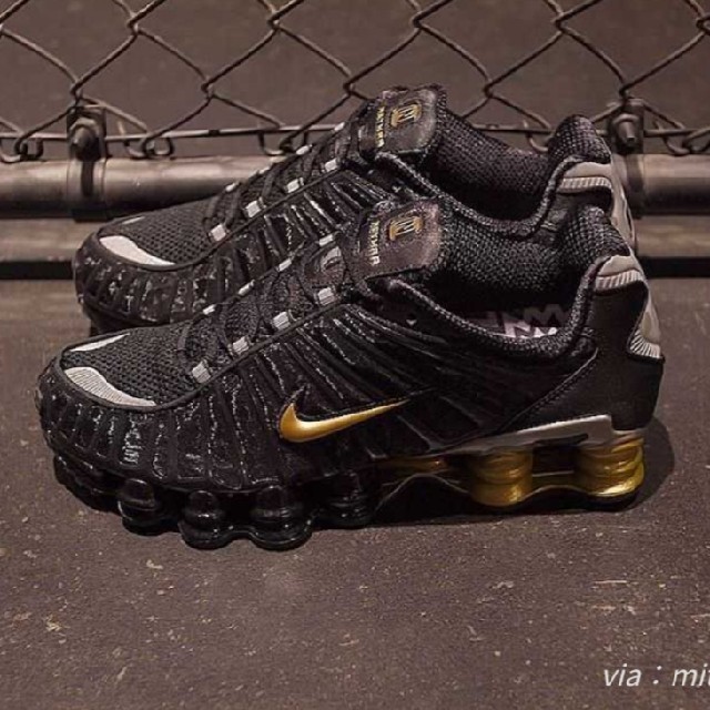 black and gold nike shox