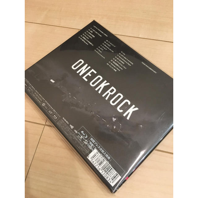 ONE OK ROCK(ワンオクロック)の【専用】ONE OK ROCK/"残響リファレンス"TOUR in YOKOH… エンタメ/ホビーのDVD/ブルーレイ(ミュージック)の商品写真