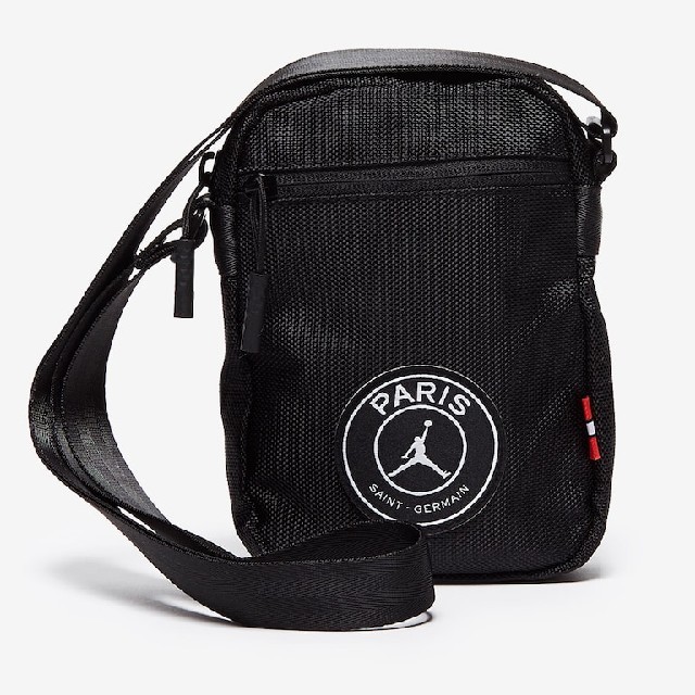 NIKE(ナイキ)のJORDAN × PSG Festival BAG ショルダーバック メンズのバッグ(ショルダーバッグ)の商品写真