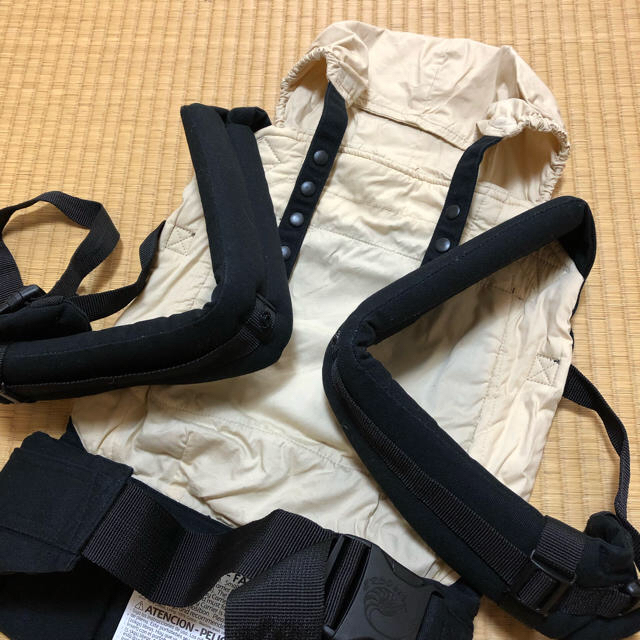 Ergobaby(エルゴベビー)の美品 定番 エルゴ 抱っこ紐 ブラック オリジナル キッズ/ベビー/マタニティの外出/移動用品(抱っこひも/おんぶひも)の商品写真