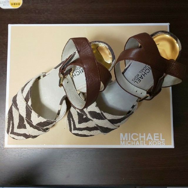 新品未使用 MICHAEL KORS

ウエッジサンダル