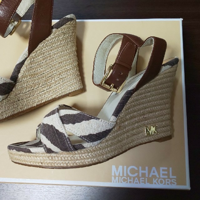 Michael Kors(マイケルコース)の新品未使用 MICHAEL KORS

ウエッジサンダル レディースの靴/シューズ(サンダル)の商品写真