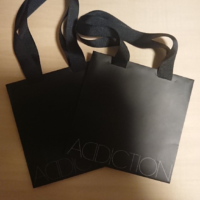 ADDICTION(アディクション)の2枚アディクション　ショッパー　紙袋　小  ADDICTION コスメ/美容のコスメ/美容 その他(その他)の商品写真