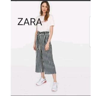 ザラ(ZARA)の【美品】ZARA　クロップド丈パンツ　ストライプ(カジュアルパンツ)