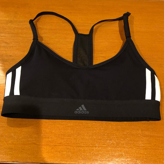 adidas(アディダス)のadidas スポーツブラ スポーツ/アウトドアのトレーニング/エクササイズ(トレーニング用品)の商品写真