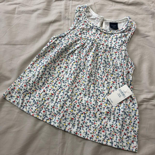 babyGAP(ベビーギャップ)の新品タグ付き baby Gap  小花柄ワンピース キッズ/ベビー/マタニティのキッズ服女の子用(90cm~)(ワンピース)の商品写真