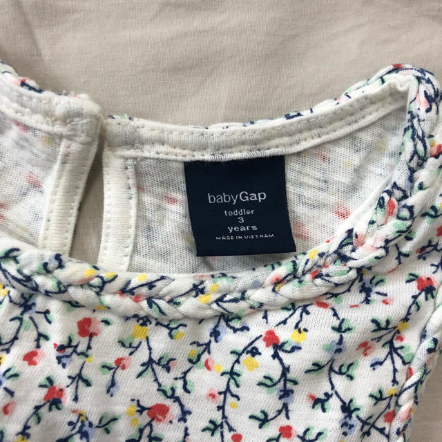 babyGAP(ベビーギャップ)の新品タグ付き baby Gap  小花柄ワンピース キッズ/ベビー/マタニティのキッズ服女の子用(90cm~)(ワンピース)の商品写真