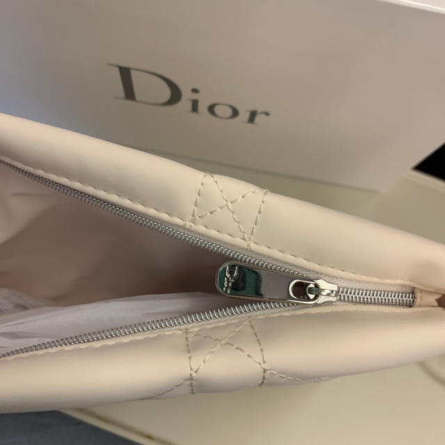 Dior(ディオール)の新品未使用 ディオール ポーチ ホワイト キルティング風 レディースのファッション小物(ポーチ)の商品写真