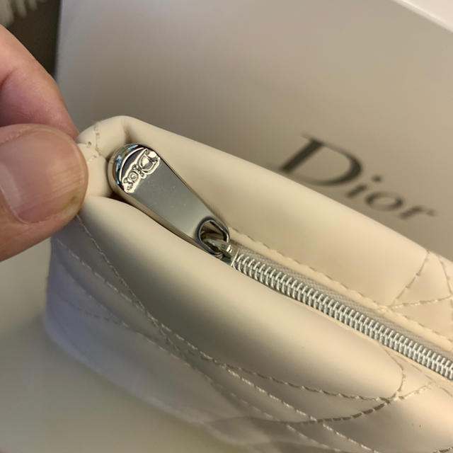 Dior(ディオール)の新品未使用 ディオール ポーチ ホワイト キルティング風 レディースのファッション小物(ポーチ)の商品写真