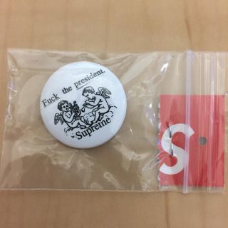 シュプリーム(Supreme)の新品未開封 supreme 缶バッジ カンバッジ  (バッジ/ピンバッジ)