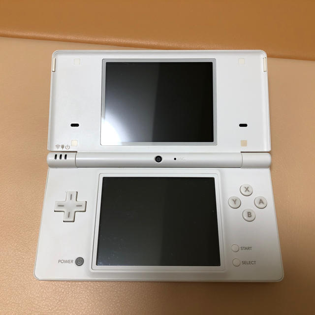 ニンテンドーDS(ニンテンドーDS)の任天堂 DS(マリオのソフト2個付き) エンタメ/ホビーのゲームソフト/ゲーム機本体(携帯用ゲームソフト)の商品写真