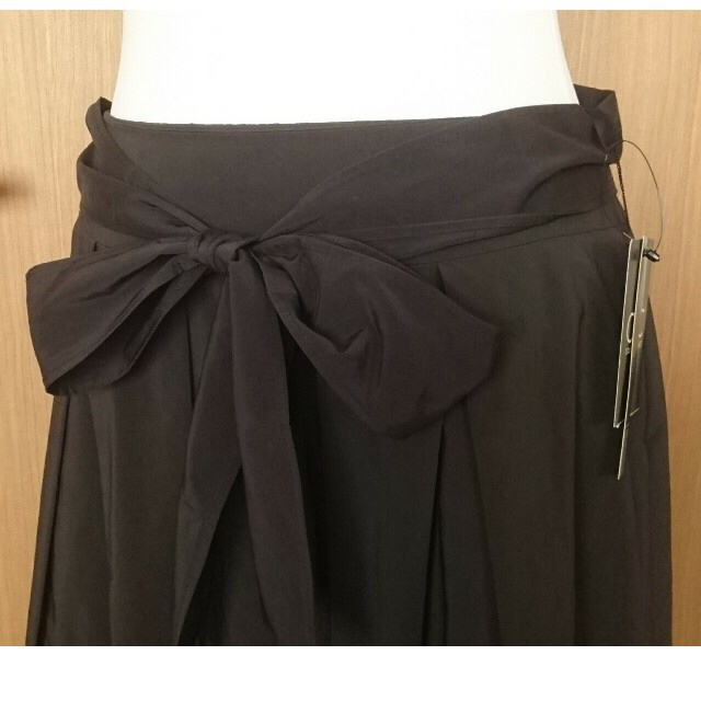 COUP DE CHANCE(クードシャンス)の新品 クードシャンス タックフレアスカート 黒38 日本製 ワールド レディースのスカート(ひざ丈スカート)の商品写真