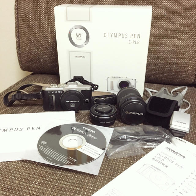 OLYMPUS(オリンパス)のオリンパス OLYMPUS PEN E-PL8 ブラック スマホ/家電/カメラのカメラ(ミラーレス一眼)の商品写真