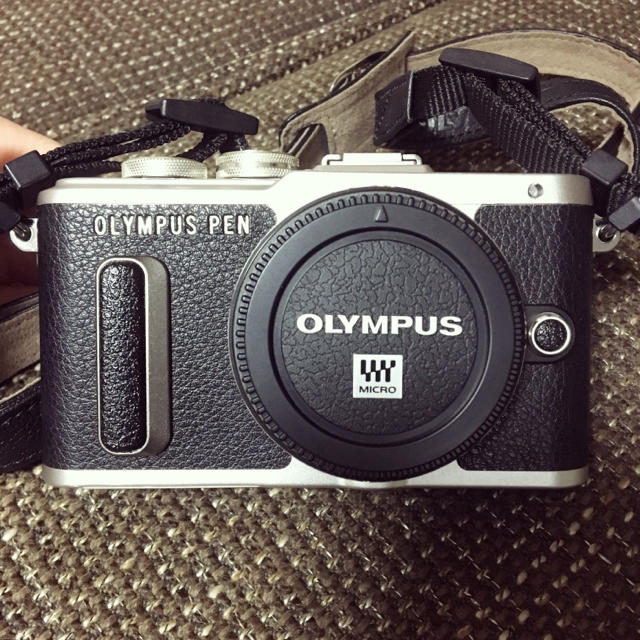OLYMPUS(オリンパス)のオリンパス OLYMPUS PEN E-PL8 ブラック スマホ/家電/カメラのカメラ(ミラーレス一眼)の商品写真