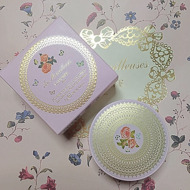 LADUREE(ラデュレ)の専用❤︎  ラデュレ限定 イルミネイティング フェイス パウダー コスメ/美容のベースメイク/化粧品(フェイスパウダー)の商品写真